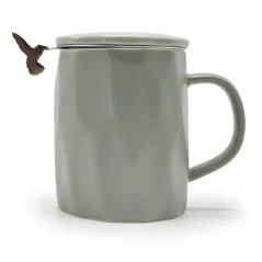 Šedý hrnek se sítkem Lilie