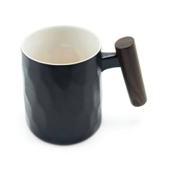 Hrnek s dřevěnou rukojetí Black Facette