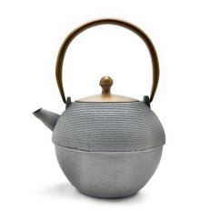 Litinová konvice Sakura