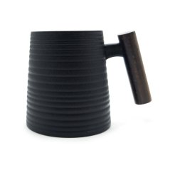 Hrnek s dřevěnou rukojetí Black Relief